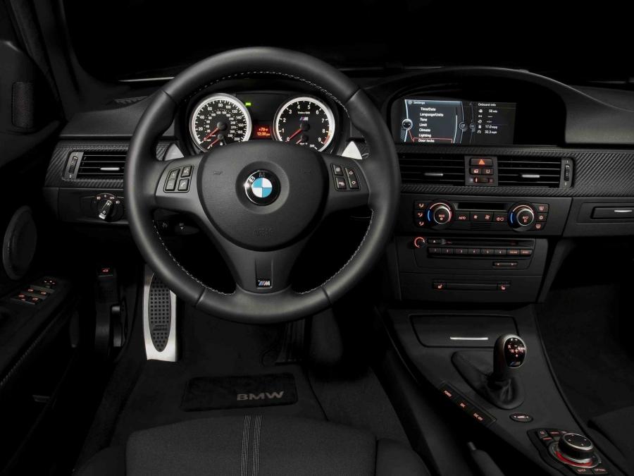  BMW M3 Sedan 2010 года  (US) (фото 3 из 3)